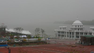 清晨雾中群力音乐公园