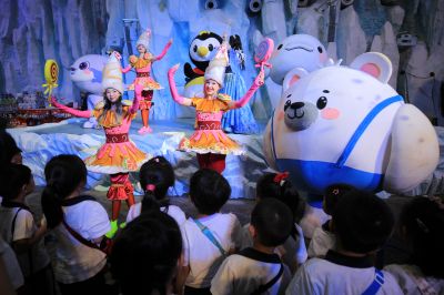 儿童畅游哈尔滨极地公园