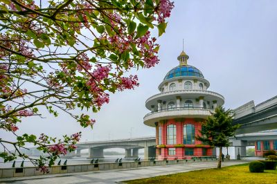 细雨中的道里九站公园江畔 