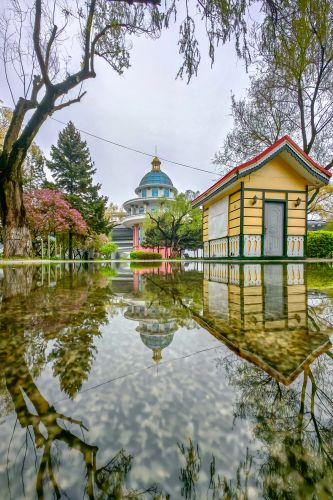 细雨中的道里九站公园江畔 