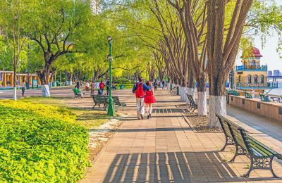 江畔初夏九站公园