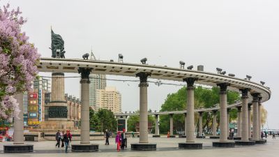 防洪纪念塔江边