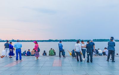 夏日松花江畔 斯大林公园游人