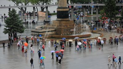 雨中 松花江畔斯大林公园 防洪纪念塔