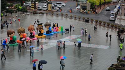 雨中 松花江畔斯大林公园 防洪纪念塔