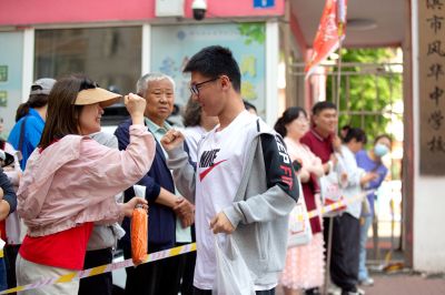 高考进行时哈尔滨市香坊区风华中学考场