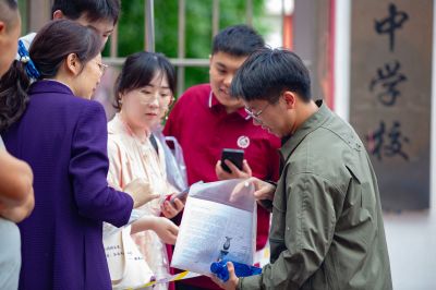 高考进行时哈尔滨市香坊区风华中学考场