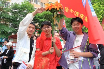 高考进行时哈尔滨市香坊区风华中学考场