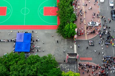 高考风华中学高考点，考生进考场