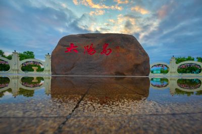 夏日时晴时雨的太阳岛风光