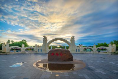 夏日时晴时雨的太阳岛风光
