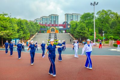 雨后的劳动公园