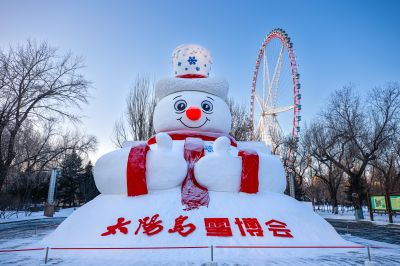 文化公园雪人先生雪雕