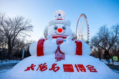 文化公园雪人先生雪雕