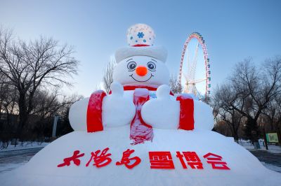 文化公园雪人先生雪雕