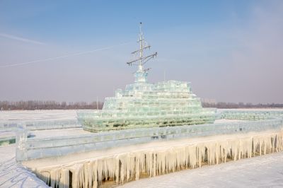 冰雪辽宁舰