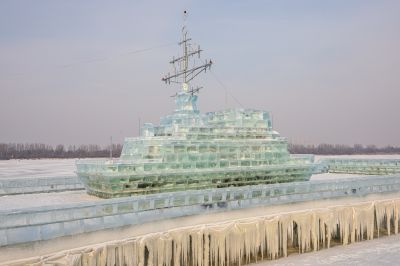 冰雪辽宁舰